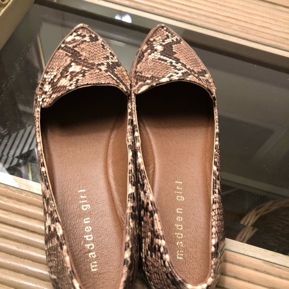 Madden Girl Henie Snakeskin flats - Picture 3 of 7